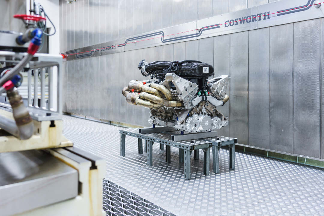 SMALL_Aston Martin Valkyrie Engine (2)